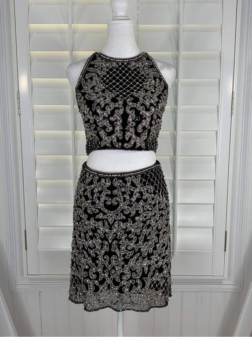 Sherri Hill Black Two-Piece Beaded Embellishment Crop Top & Skirt Set (6)